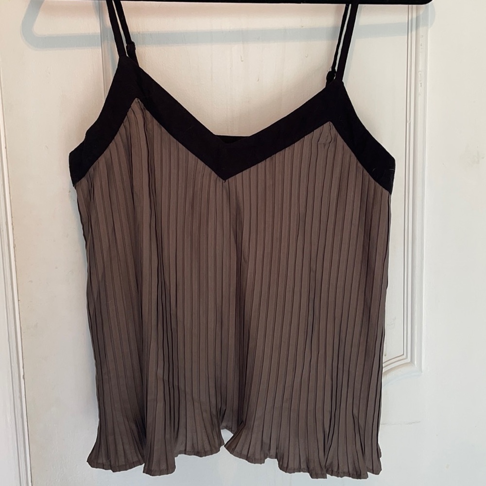 Gray and black pleated tank